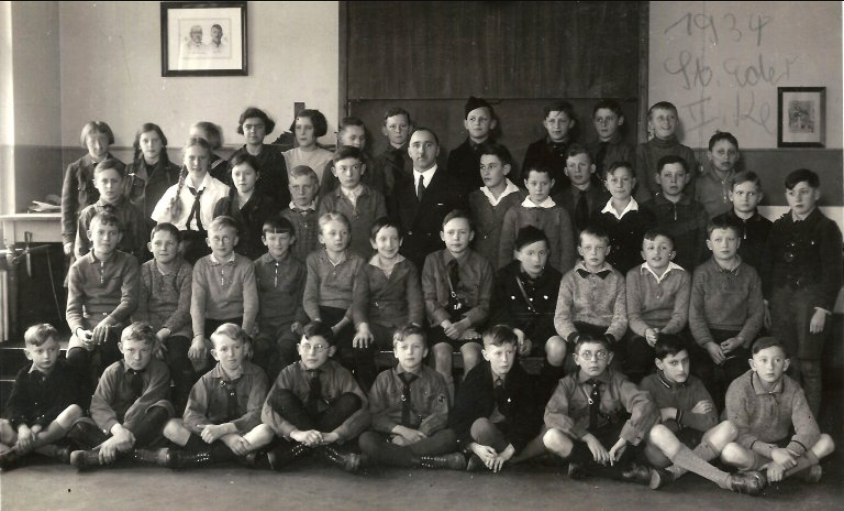 The II. Class in the Hans-Schemm-Realschule Lichtenfels in 1934
