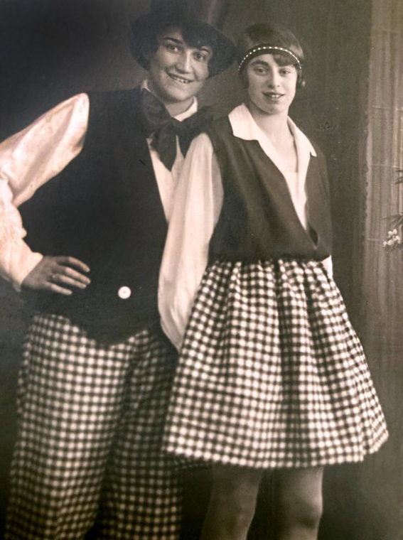 Ilse Silbermann (left) and her cousin Florett Nass in 1937